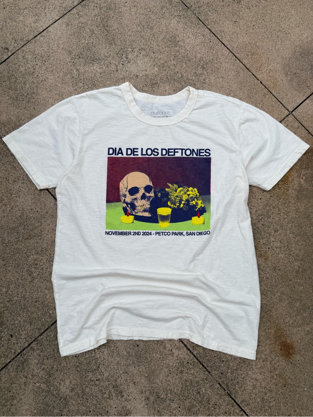 DIA DE LOS DEFTONES Skull Graphic Tee - White